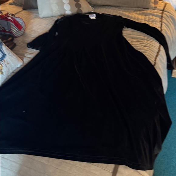 BFA Classics Black Velvet Long-Sleeve Maxi Dress (Size Large) - Picture 2 of 6